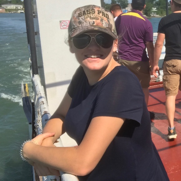 Meet your Posher, Lisa - Picture 1 of 1